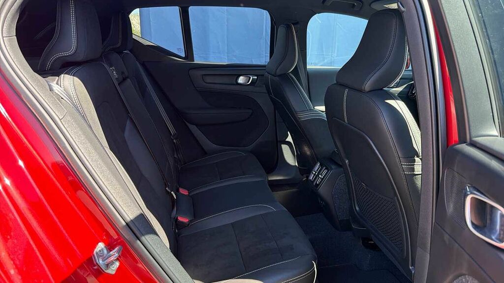 Volvo XC40 T3 161Bhp R-design - Cruise Control BR21WWT Red #6