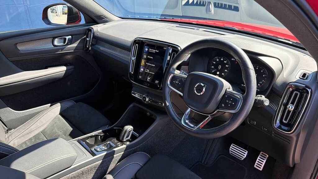 Volvo XC40 T3 161Bhp R-design - Cruise Control BR21WWT Red #4