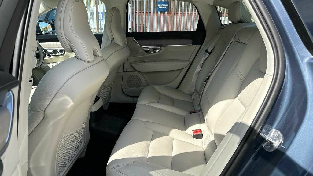 Volvo S90 Ultimate Black #32