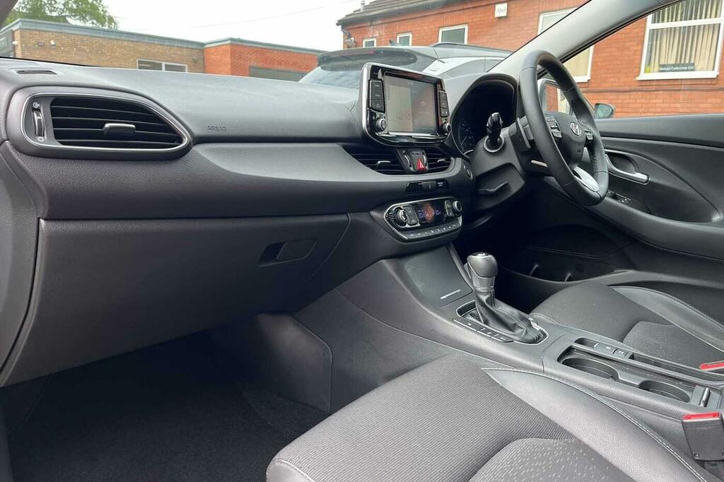 Hyundai I30 1.4 T-gdi Premium Dct White #2