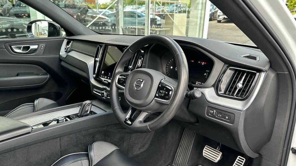 Volvo XC60 Recharge R-design Pro, T8 Awd Plug-in Hybrid CV71WKW White #4