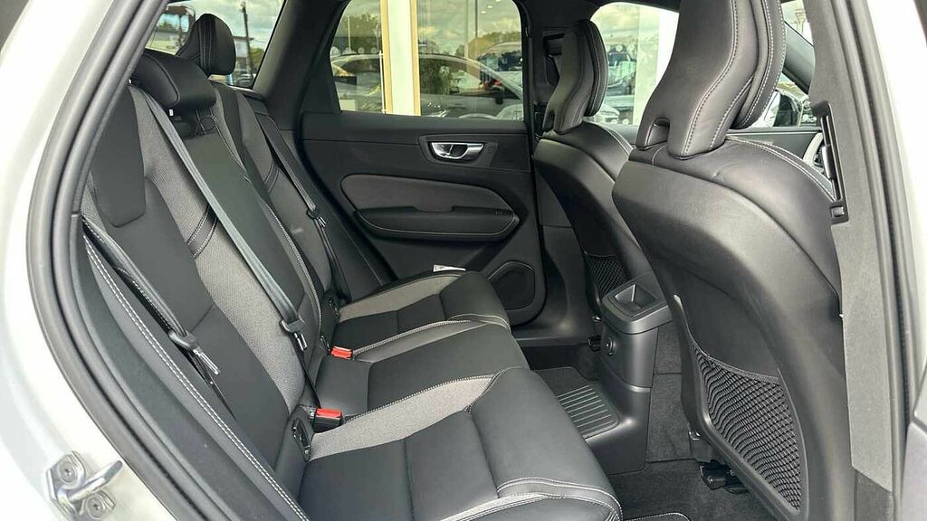 Volvo XC60 Recharge R-design Pro, T8 Awd Plug-in Hybrid CV71WKW White #6