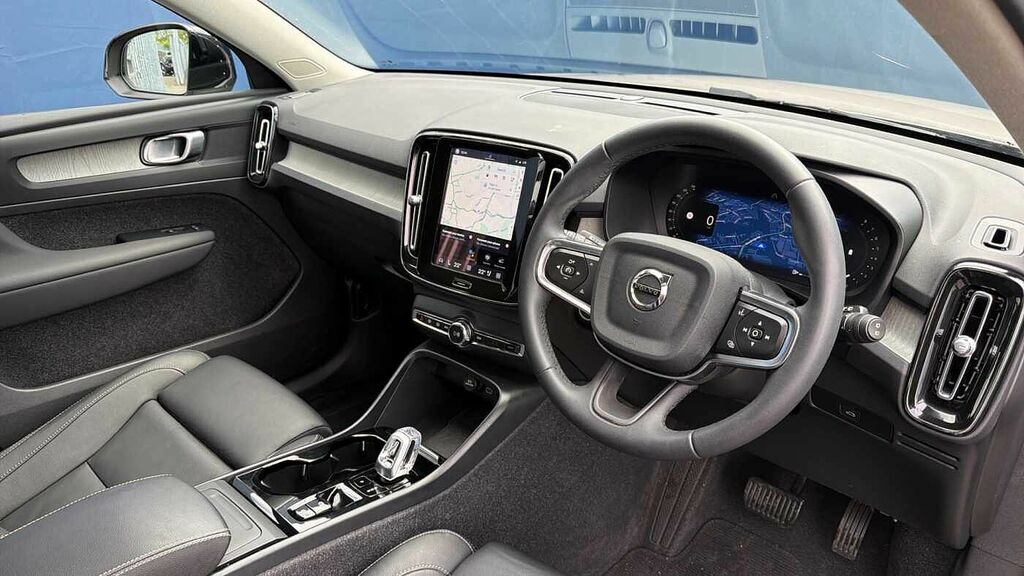 Volvo XC40 B3 161Bhp Plus Dark Mild Hybrid - 360 Camera VF23KPJ #4
