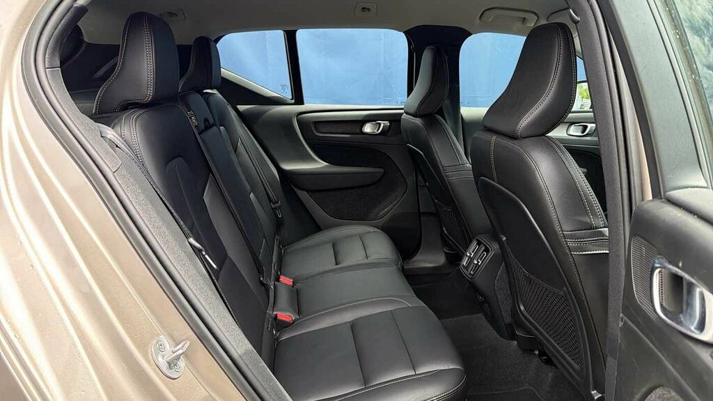 Volvo XC40 B3 161Bhp Plus Dark Mild Hybrid - 360 Camera VF23KPJ #6