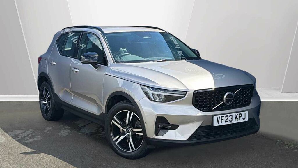 Volvo XC40 B3 161Bhp Plus Dark Mild Hybrid - 360 Camera 
