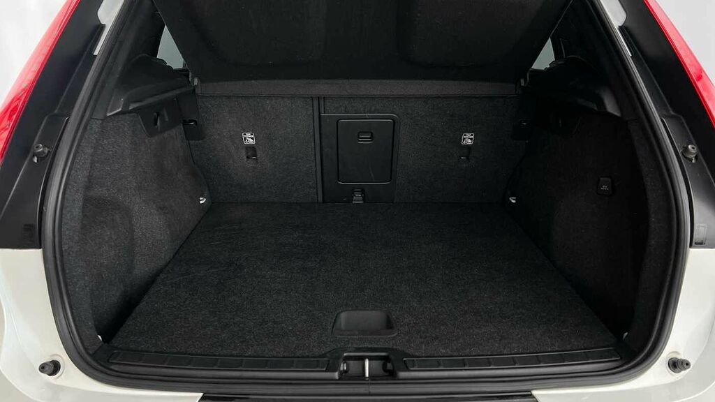 Volvo XC40 R-design Pro, T3 GU22HKB White #5