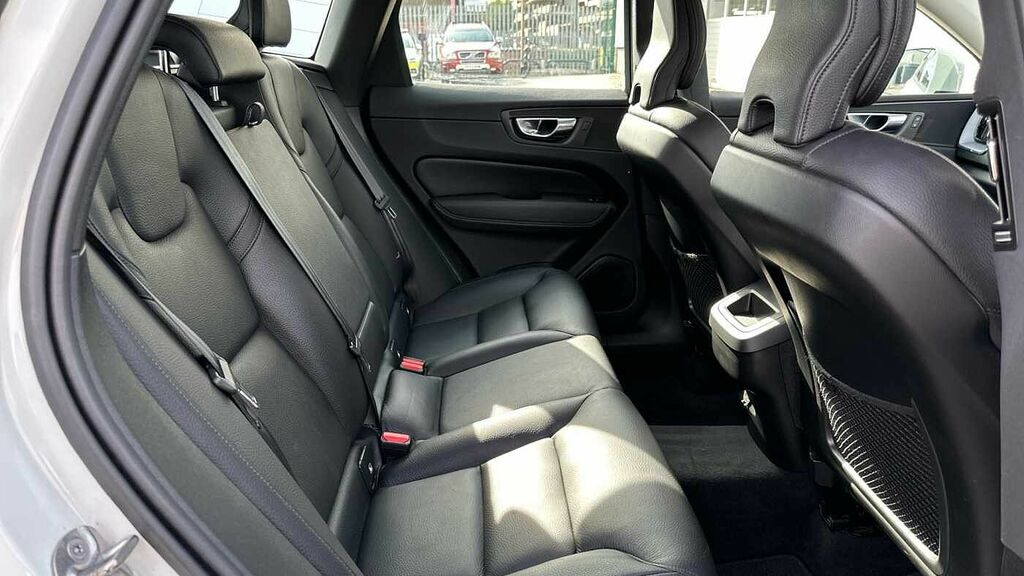 Volvo XC60 Momentum, B4 Awd Mild Hybrid YA71OFE White #6