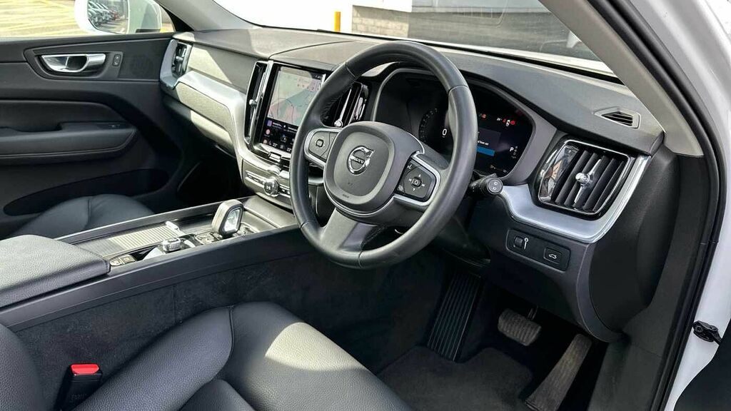 Volvo XC60 Momentum, B4 Awd Mild Hybrid YA71OFE White #4