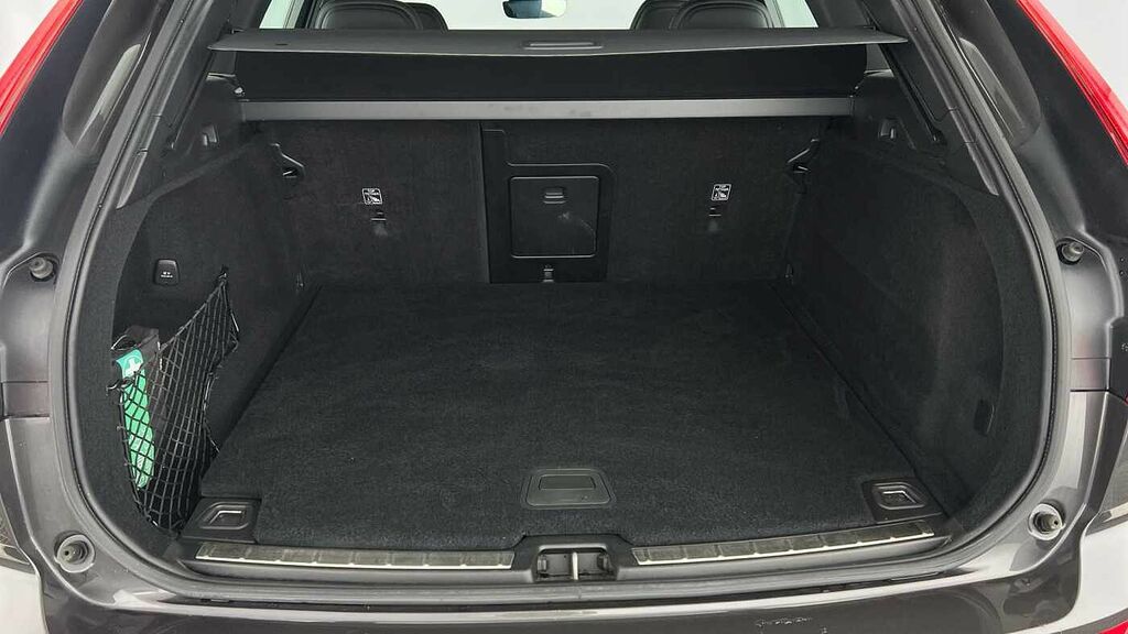 Volvo XC60 Plus, B4 Mild Hybrid, Dark SW72GMV Grey #5