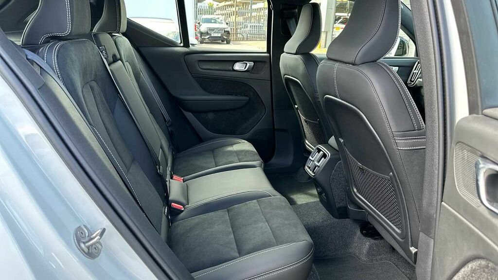 Volvo XC40 Plus, B3 Mild Hybrid, Dark DY26MYX White #6