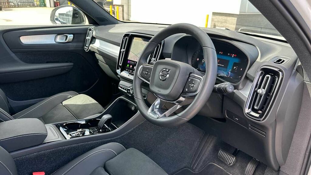 Volvo XC40 Plus, B3 Mild Hybrid, Dark DY26MYX White #4