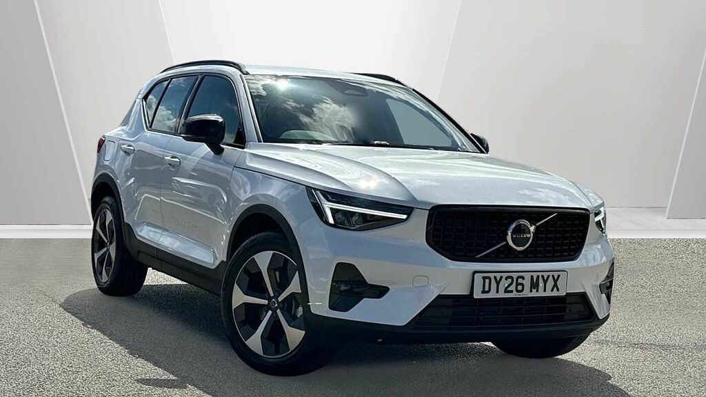 Volvo XC40 Plus, B3 Mild Hybrid, Dark White