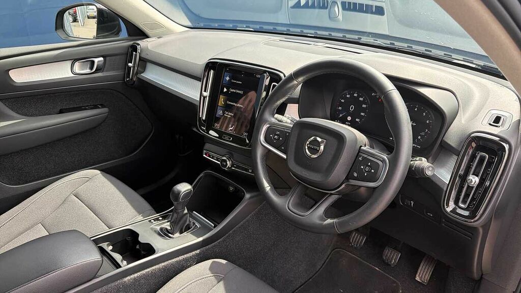 Volvo XC40 T3 161Bhp Momentum - Rear Park Assist Black #4