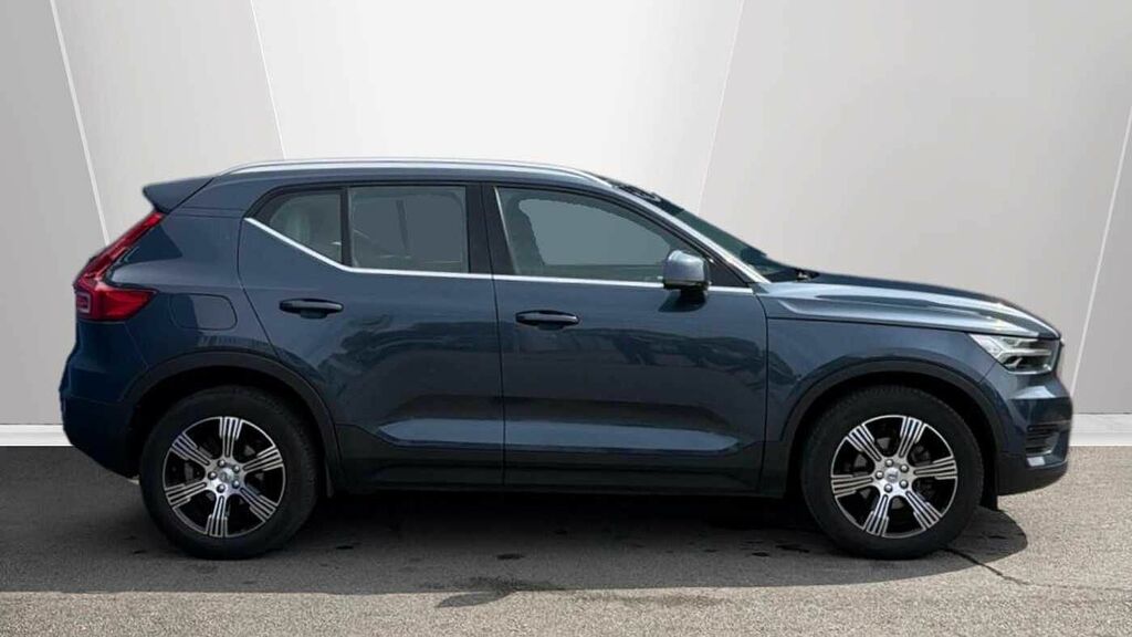 Volvo XC40 T3 161Bhp Inscription - Heated Seats NL22UXA Blue #3