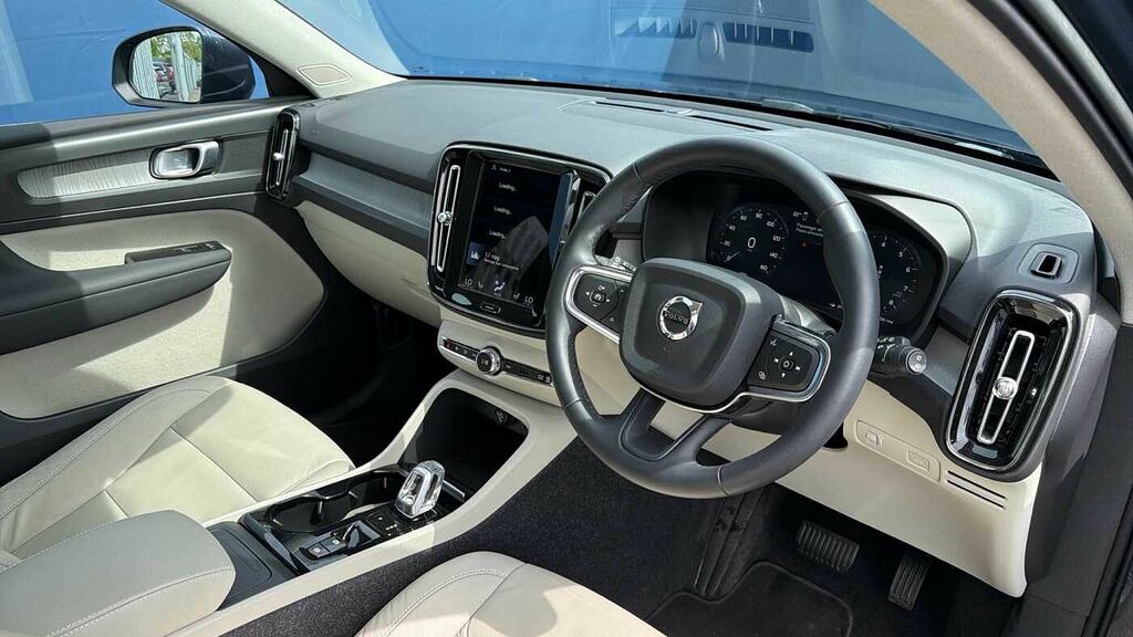Volvo XC40 T3 161Bhp Inscription - Heated Seats NL22UXA Blue #4