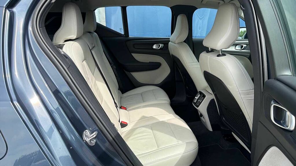 Volvo XC40 T3 161Bhp Inscription - Heated Seats NL22UXA Blue #6