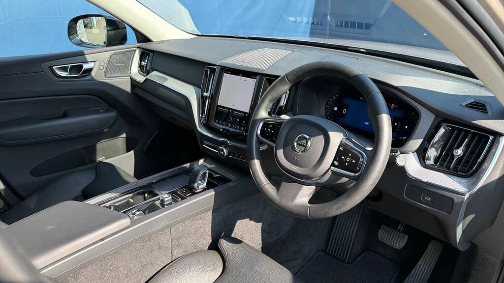 Volvo XC60 B4 194Bhp Plus Dark Mild Hybrid - Heated Seats YY72VWS #4