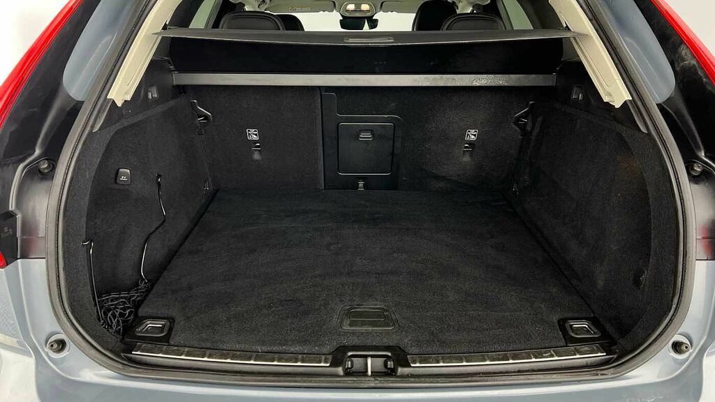 Volvo XC60 B4 194Bhp Plus Dark Mild Hybrid - Heated Seats SM72NNV Grey #5