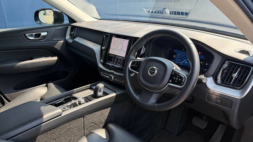 Volvo XC60 B4 194Bhp Plus Dark Mild Hybrid - Adaptive Crui YY72XRN Black #4