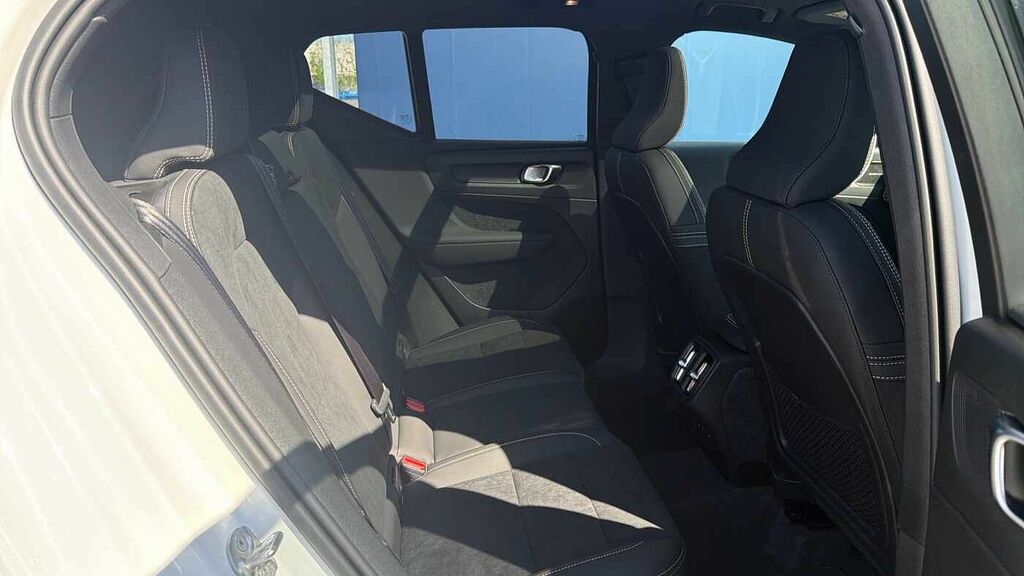 Volvo XC40 B4 194Bhp Ultra Dark Mild Hybrid - 360 Camera BD26TYS White #6