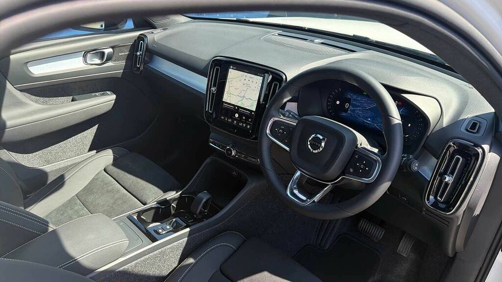 Volvo XC40 B4 194Bhp Ultra Dark Mild Hybrid - 360 Camera BD26TYS White #4