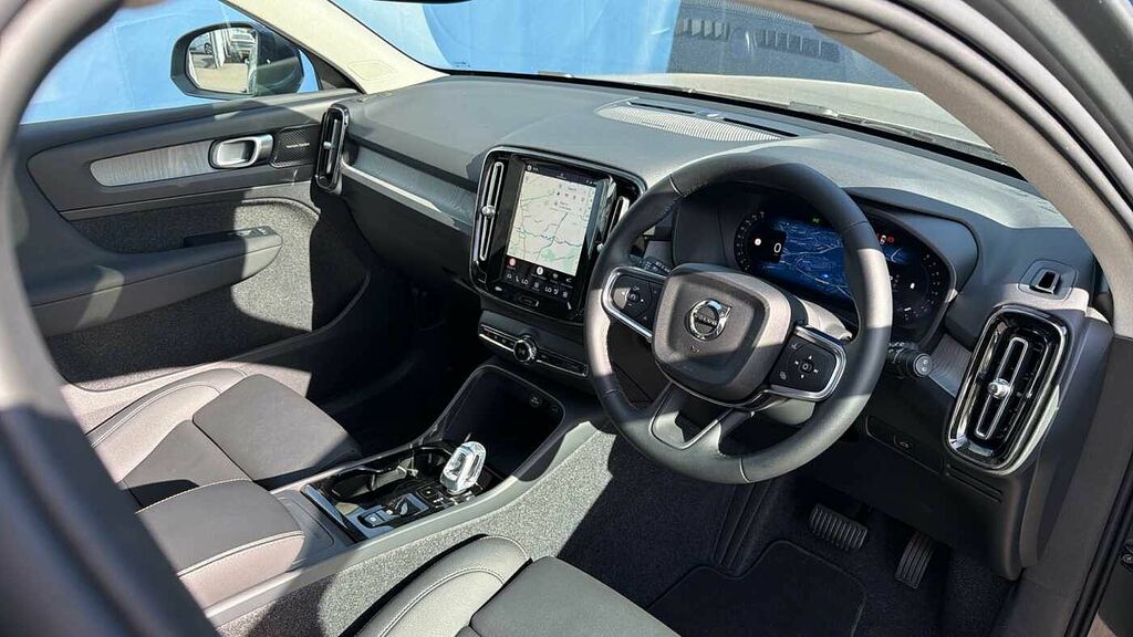 Volvo XC40 B4 194Bhp Ultra Bright Mild Hybrid - Panoramic BD26TKE #4