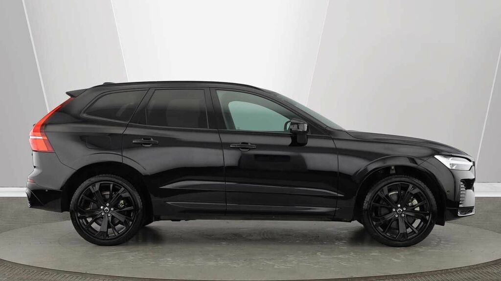 Volvo XC60 Black Edition Plus, B5 Awd Mild Hybrid, YG24GLD Black #2