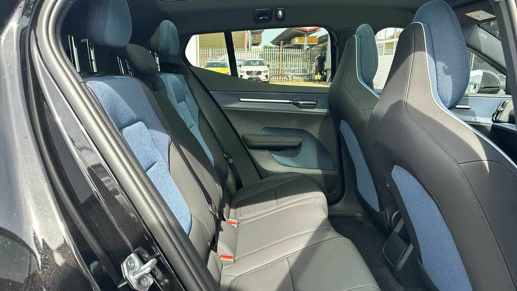 Volvo EX30 Ultra, Twin Motor Performance, DS26XLU Black #6
