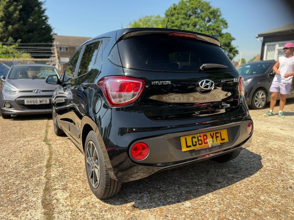 Hyundai I10 Hatchback LG68YFL Black #4