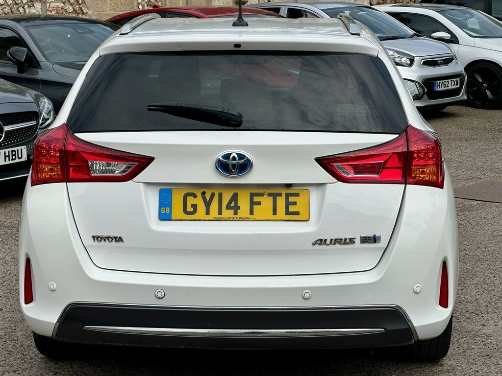 Toyota Auris Estate GY14FTE White #6