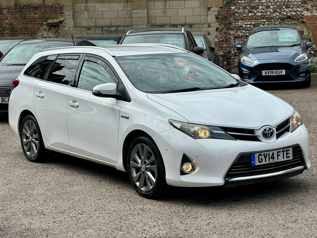 Toyota Auris Estate GY14FTE White #5