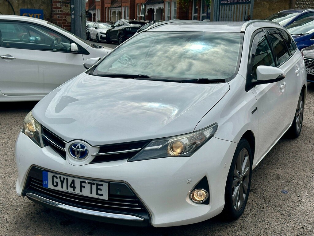 Toyota Auris Estate GY14FTE White #3