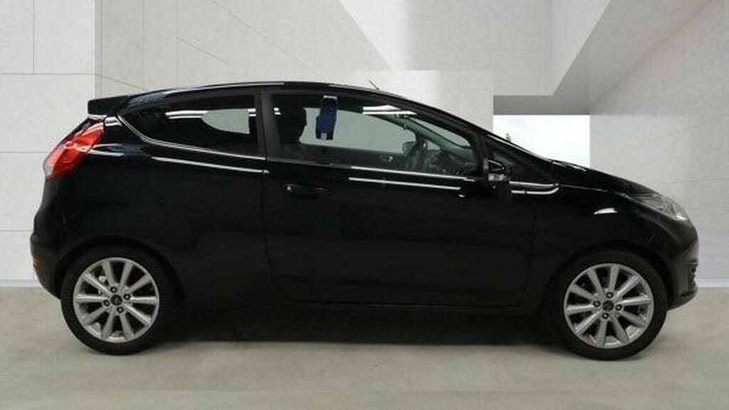Ford Fiesta Hatchback 1.0T Ecoboost Titanium Euro 6 Ss BT16EOD Black #2