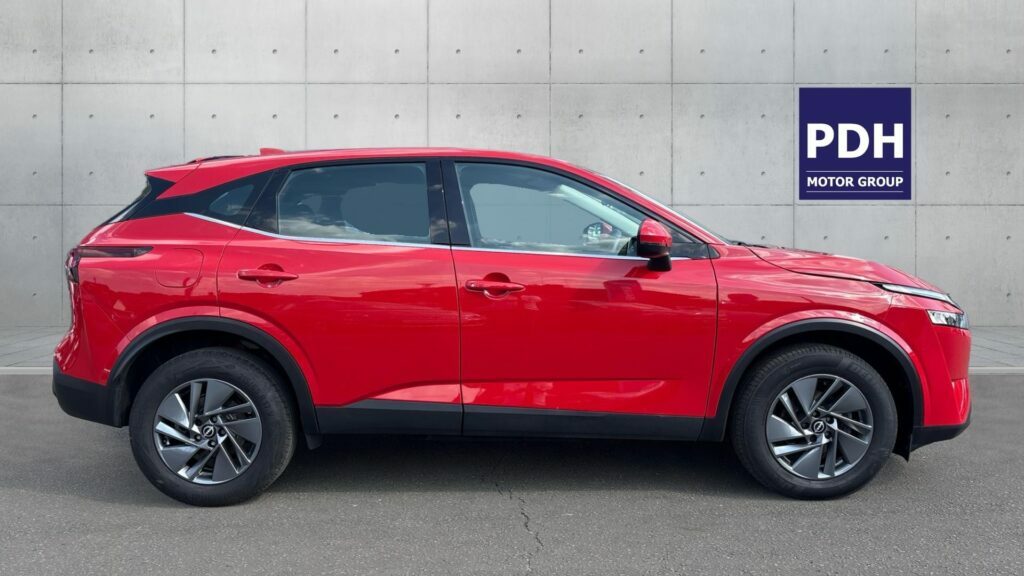 Nissan Qashqai 1.3 Dig-t Mh Acenta Premium Red #2