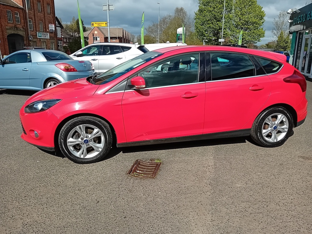 Ford Focus 1.6 Zetec Hatchback Powershift Euro 5 MV13JCJ Red #6