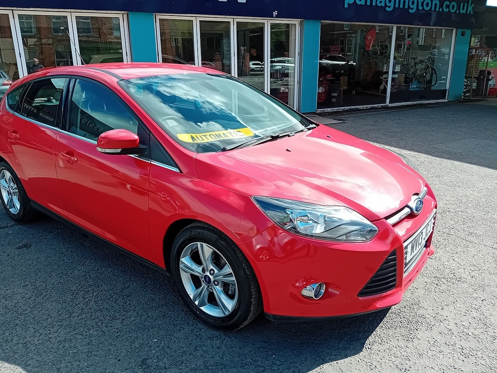 Ford Focus 1.6 Zetec Hatchback Powershift Euro 5 MV13JCJ Red #2