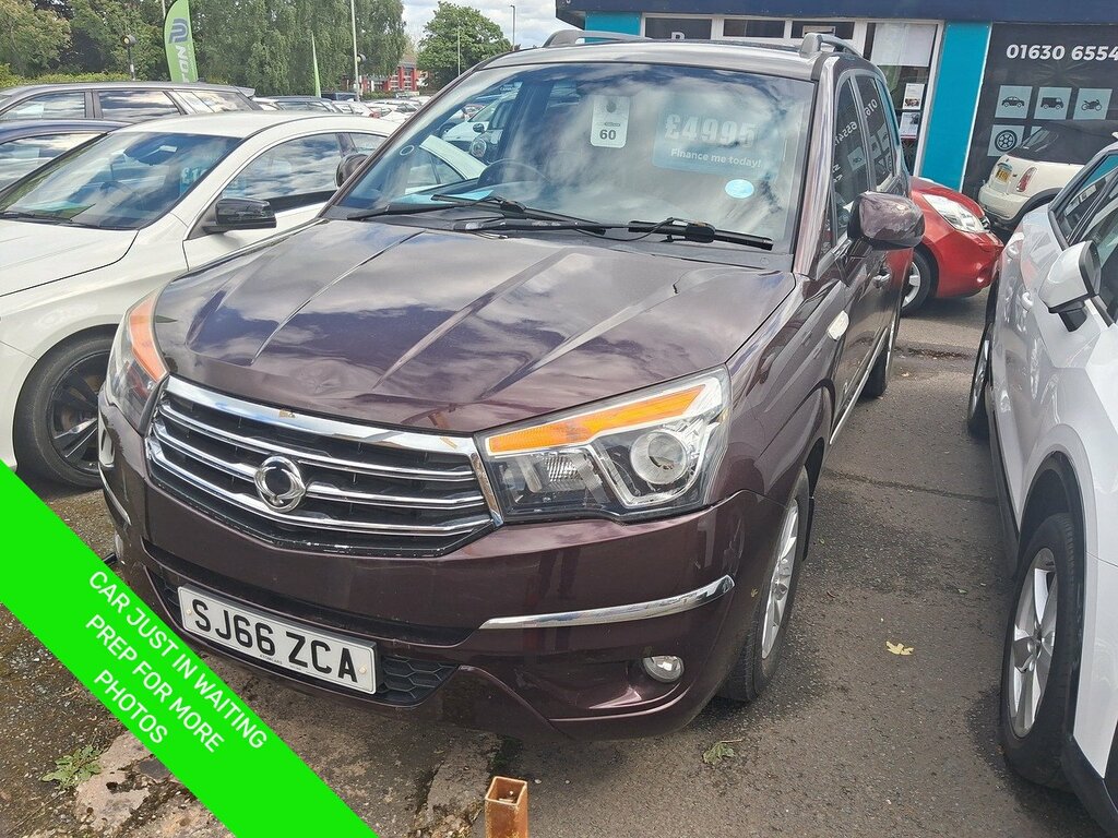 SsangYong Turismo 2.2D Ex Mpv Euro 6 178 Ps Red