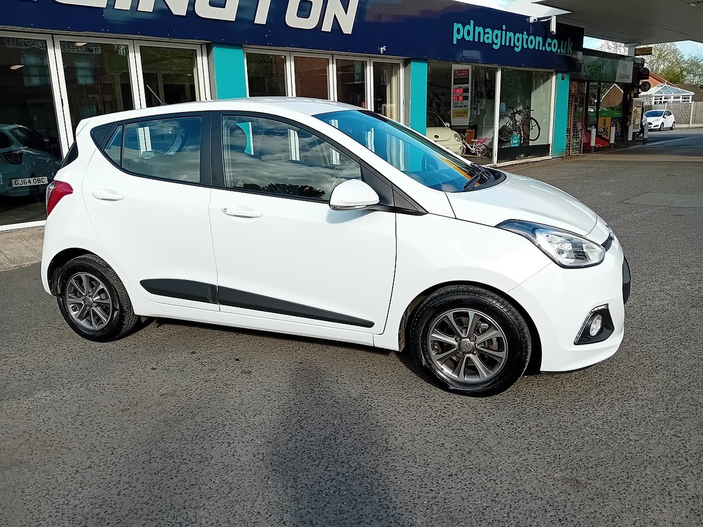 Hyundai I10 1.0 Premium Hatchback Euro 5 66 White