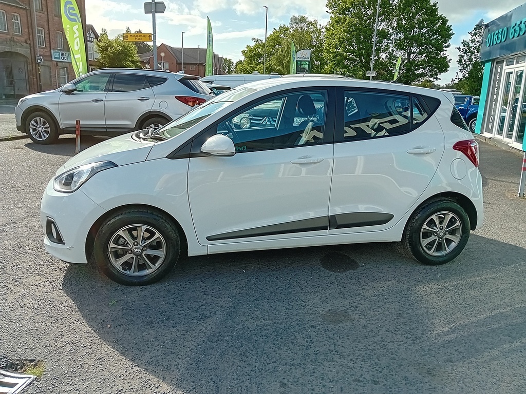 Hyundai I10 1.0 Premium Hatchback Euro 5 66 White #4
