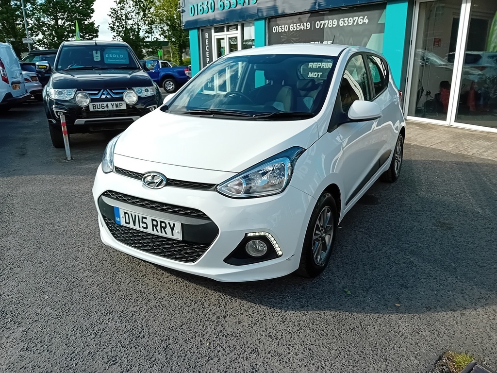 Hyundai I10 1.0 Premium Hatchback Euro 5 66 White #2