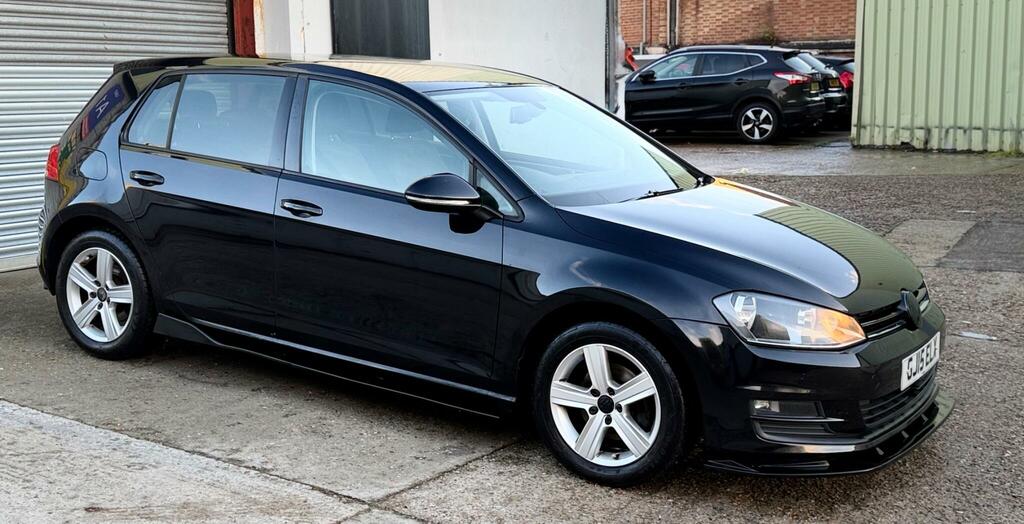 Volkswagen Golf Hatchback GJ15ELX #4