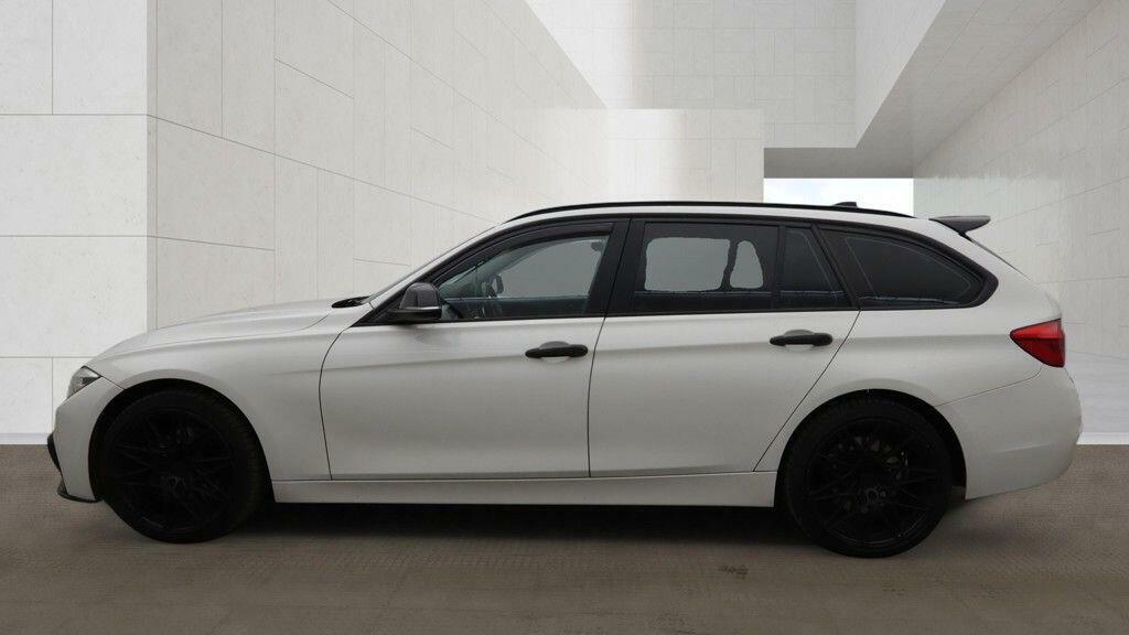 BMW 3 Series Estate LJ67EKP #5