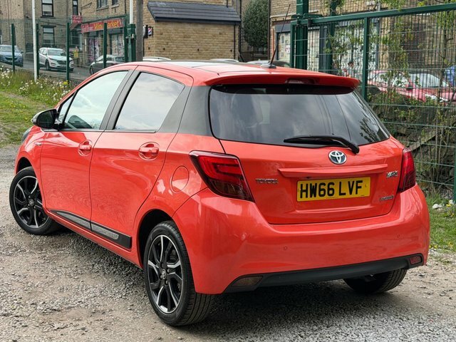 Toyota Yaris Hatchback HW66LVF Orange #3