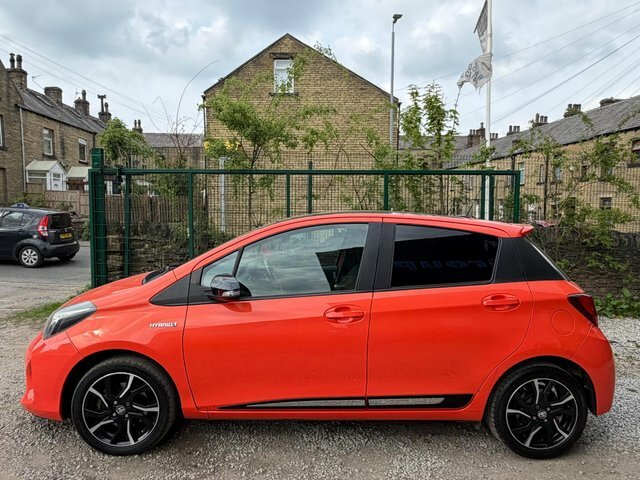 Toyota Yaris Hatchback HW66LVF Orange #4