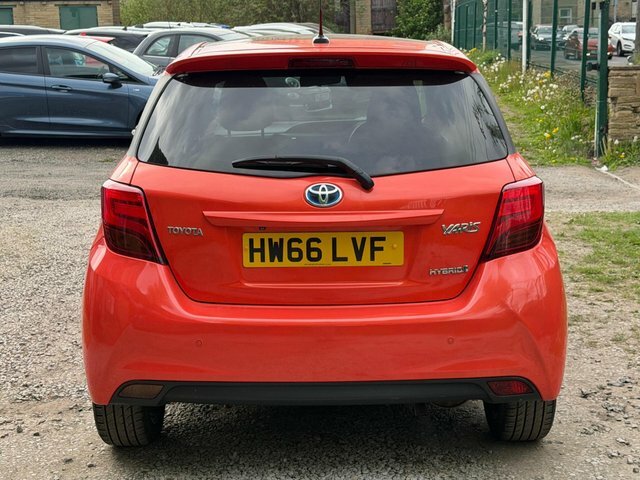 Toyota Yaris Hatchback HW66LVF Orange #6