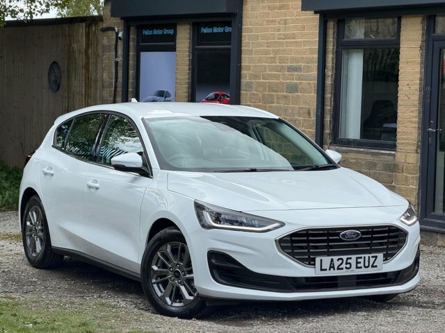 Ford Focus Hatchback LA25EUZ White #3