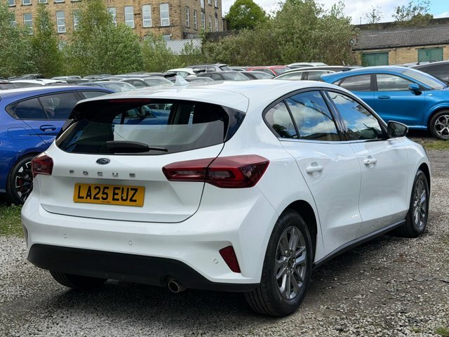 Ford Focus Hatchback LA25EUZ White #5