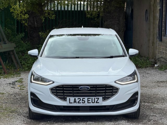 Ford Focus Hatchback LA25EUZ White #2