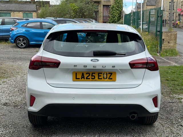 Ford Focus Hatchback LA25EUZ White #6