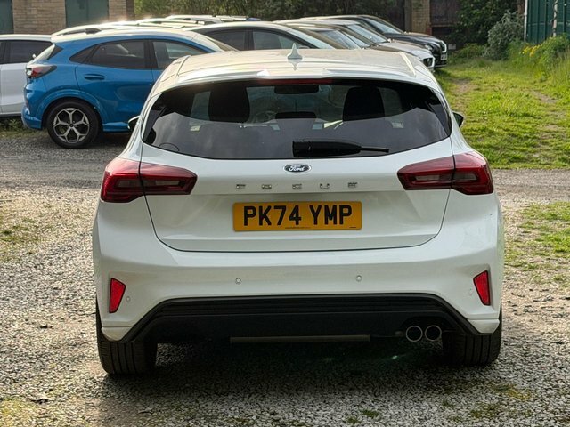 Ford Focus Hatchback PK74YMP White #6